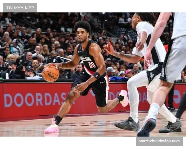 文班亚马第二节脑部着地触发脑震荡协议，马刺主场不敌开拓者